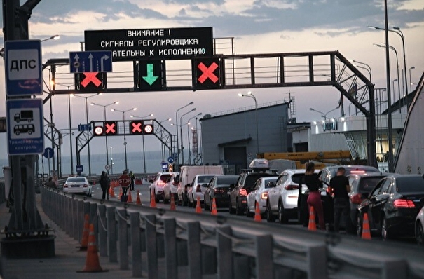 Глава МЧС рекомендовал воздержаться от поездок на автомобилях по Крымскому мосту