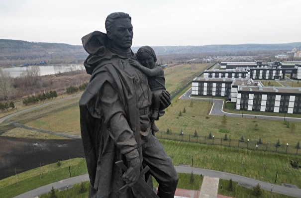 Мемориал Воину-Освободителю открыли в Кемерово, он является точной копией скульптуры в Берлине