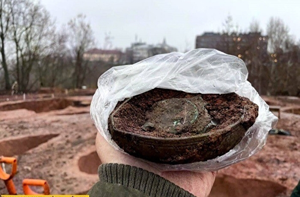 Спрятанную в тайнике XV века серебряную чашу обнаружили археологи в Нижнем Новгороде