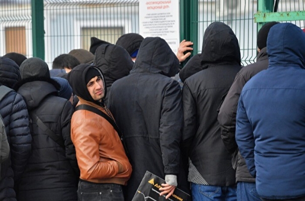 Почти 60 иностранцев задержали в Петербурге за нарушение миграционного законодательства