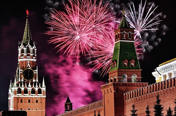 Собянин: в Москве во время новогодних праздников откажутся от фейерверков и больших уличных концертов