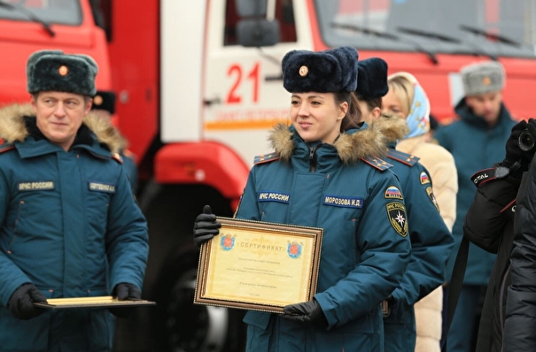 Более 30 новейших образцов спецтехники приняли пожарные и спасатели Петербурга