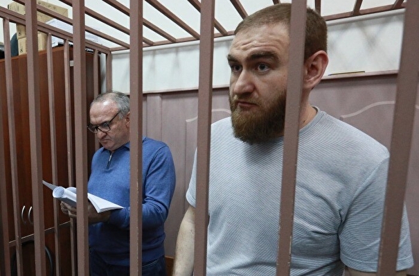 Гособвинение запросило пожизненные сроки для экс-сенатора Арашукова и его отца