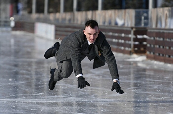 Профи будут учить нижегородцев кататься на коньках и играть в хоккей на дворовых катках