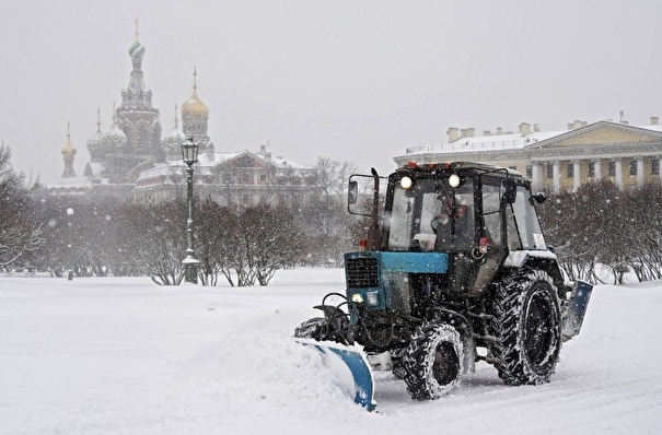 Более 100 тыс. кубометров снега вывезли с улиц Петербурга с начала зимы