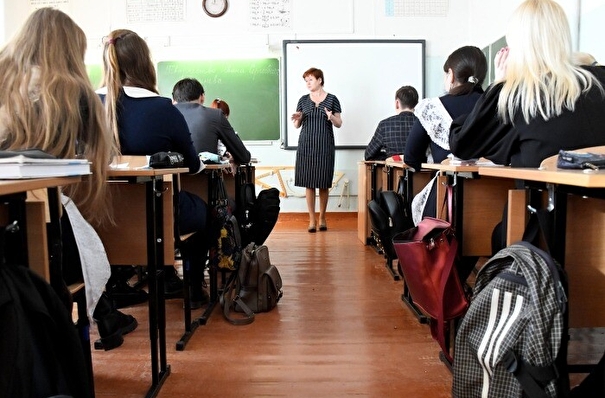 Петербург не планирует переводить школьников на дистант