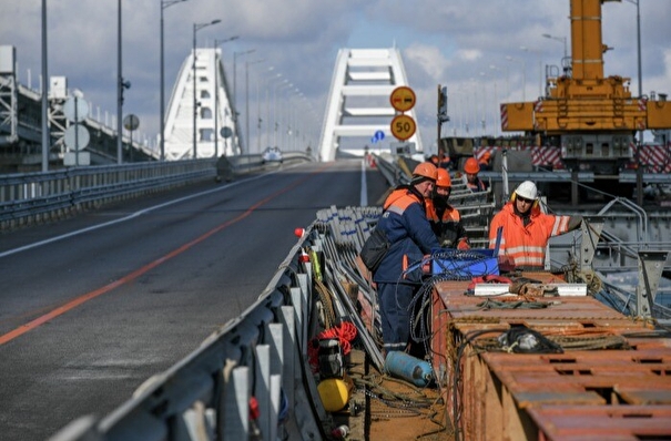 Автомобильное движение по Крымскому мосту приостановят в среду для продолжения ремонта - Минтранс
