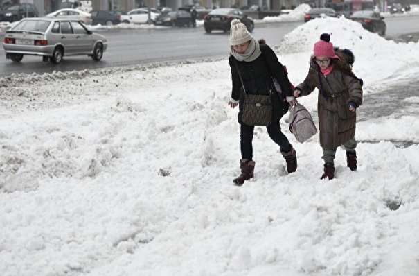 Снегопад нарушил энергоснабжение и автомобильное сообщение в ряде районов Приморья