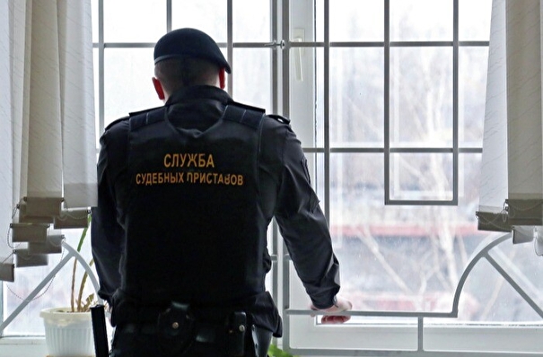 Более 120 тыс. петербуржцев не могут выехать за границу из-за долгов - приставы