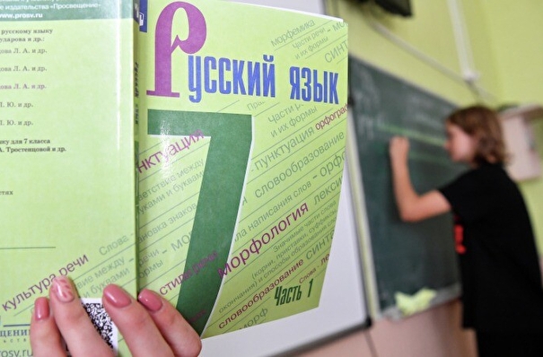 На новых российских территориях нет дефицита учителей, но есть нехватка предметников по русскому языку и истории - Кравцов
