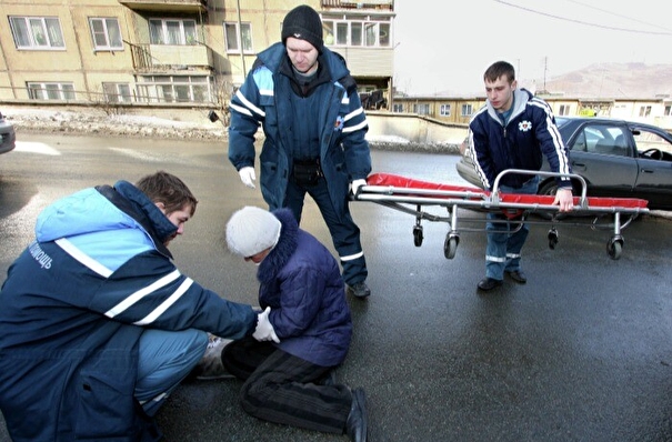 Около 100 человек поступили в больницу им. Семашко в Петербурге с переломами на гололеде за декабрь