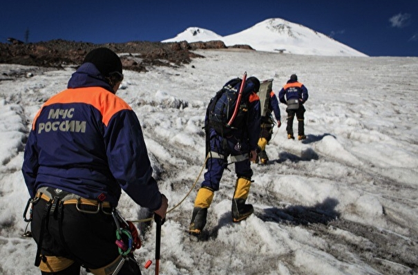 Четырех человек, пропавших на снегоходах в начале января, ищут в Республике Алтай