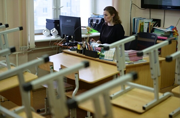 Школьников в приграничных регионах РФ преимущественно перевели на "удаленку" - Минпросвещения