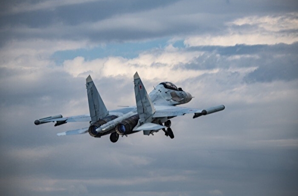 Власти объяснили громкие звуки над Курском пролетом боевых самолетов