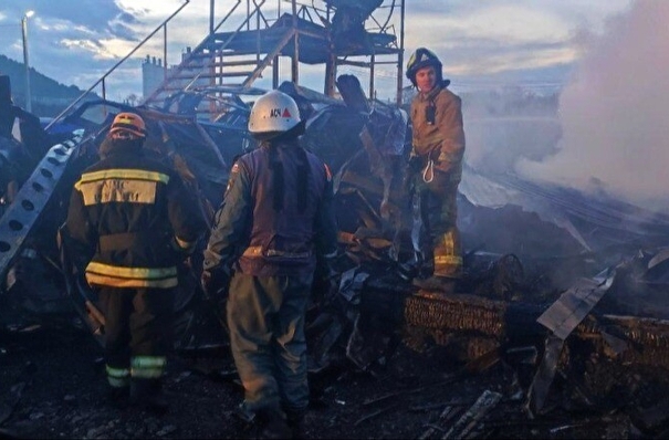 Жертвы пожара в бытовках под Севастополем - строители трассы "Таврида", сообщил губернатор