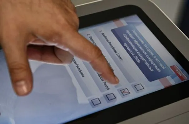 В Москве разрабатывают терминал для электронного голосования - замглавы ЦИК РФ