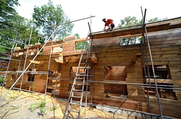 Минстрой: строительство в РФ многоэтажных деревянных домов будет разрешено в 2024г