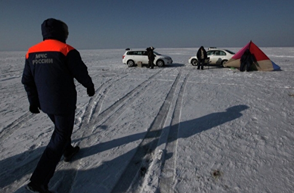 Около 20 рыбаков спасены с оторванных льдин в море на юге Сахалина