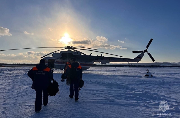 Пилот и пассажир вертолета Robinson, совершившего аварийную посадку недалеко от Южно-Сахалинска, погибли