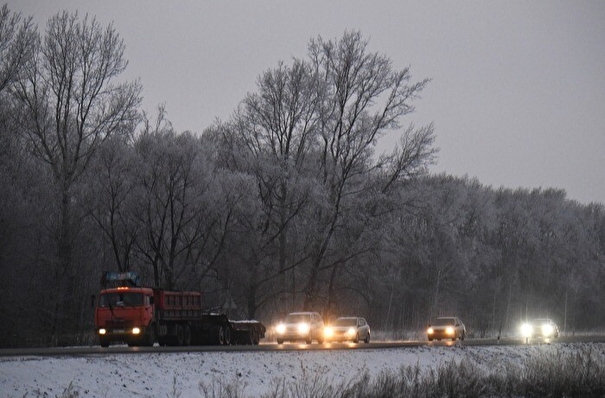 Движение ограничили на трассе "Байкал" в Иркутской области из-за снегопада