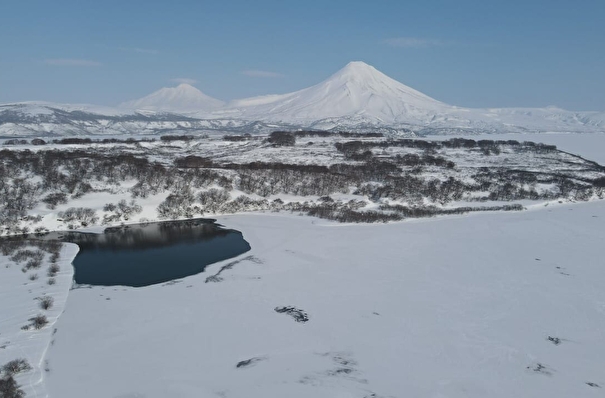 Заповедное Курильское озеро на Камчатке замерзло впервые за четыре года