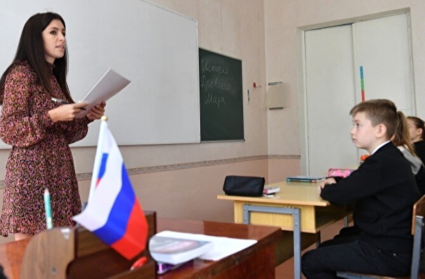 Оклады молодым педагогам в Омской области увеличили в два раза - губернатор