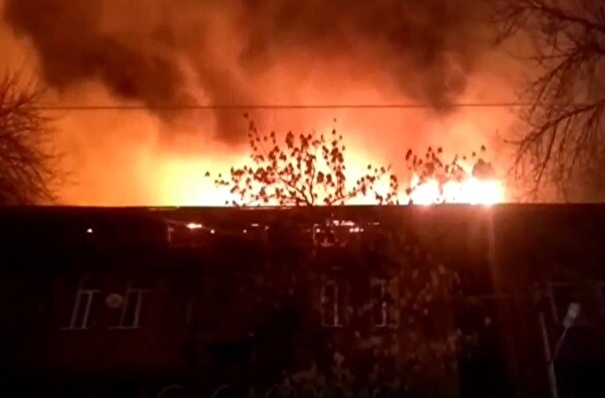 До 1,3 тыс. кв.м увеличилась площадь пожара в многоквартирном доме в Самаре