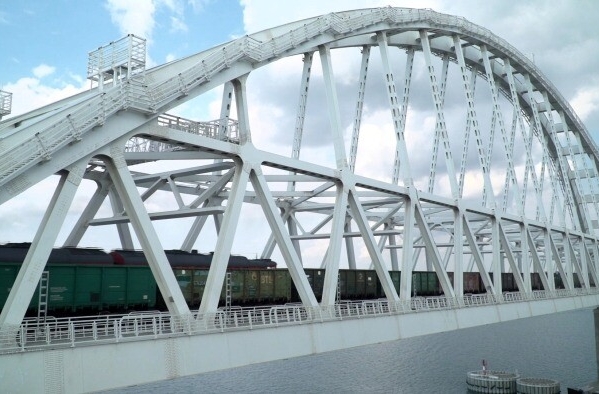Грузооборот по железной дороге через Крымский мост вырастет благодаря новым регионам РФ - Хуснуллин