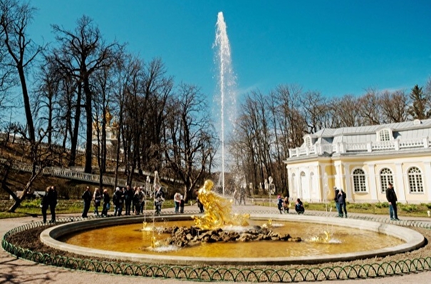 В "Петергофе" начали подготовку к пуску фонтанов