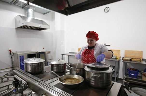 Зарплаты поваров петербургских школ необходимо повысить - вице-губернатор