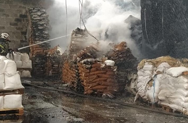 Открытое горение ликвидировано на складе целлюлозы в Ростовской области - МЧС