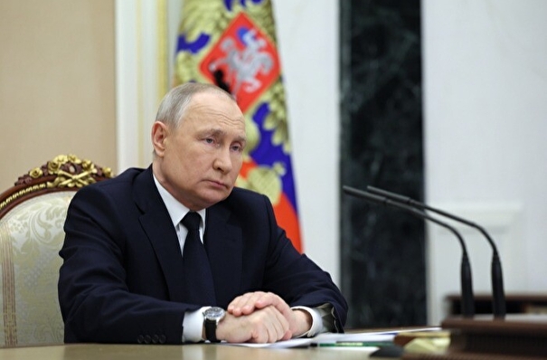 Путин обвинил Запад в строительстве "новой оси"