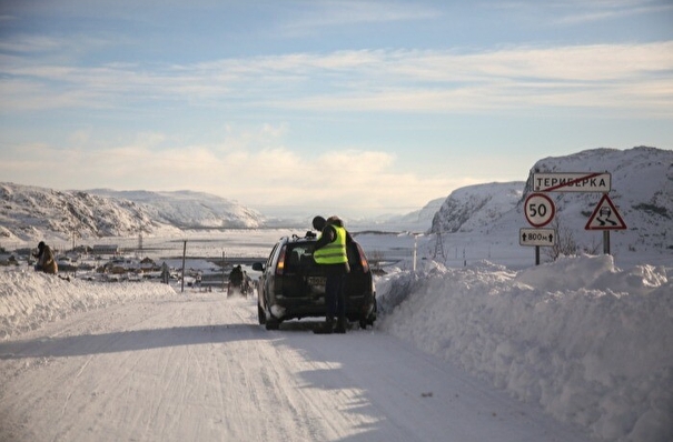Дорогу в Териберку открывают после недельной снежной блокады