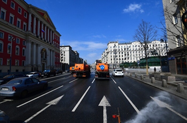 Дороги Москвы в апреле четырежды промоют со специальным шампунем