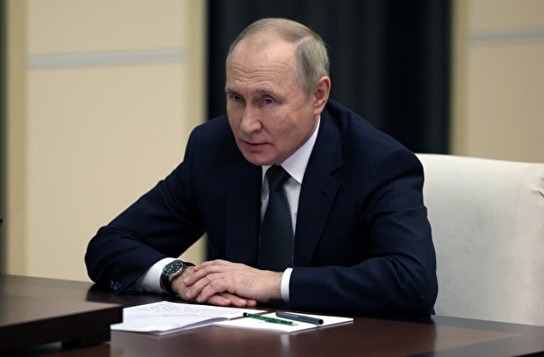Путин: необходимо обеспечить равные условия для всех, кто с оружием в руках борется за РФ