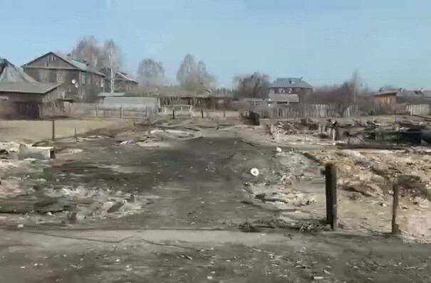 Природные пожары уничтожили в Свердловской и Курганской областях более 300 строений - полпредство