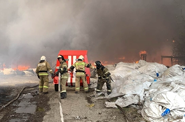 Крупный пожар площадью 4 тыс. кв. метров потушен в Екатеринбурге - МЧС
