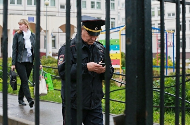 Полиция проверяет школы Казани из-за сообщений с угрозами