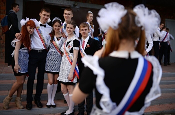 Белгородские власти запретили проводить очные "последние звонки" в школах 15-километровой приграничной зоны