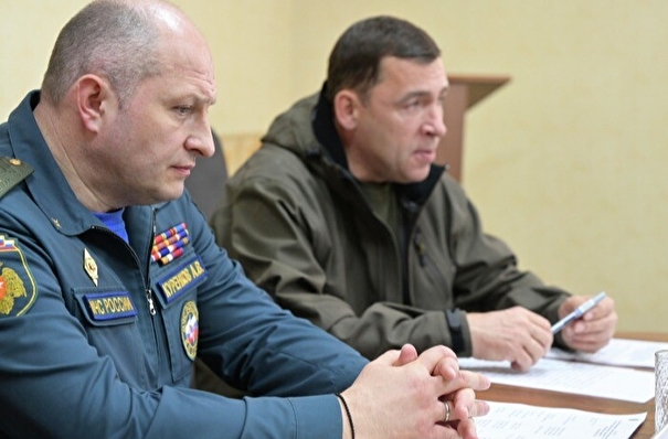 Куренков: авиация МЧС РФ будет базироваться в Свердловской области до полной стабилизации ситуации с пожарами