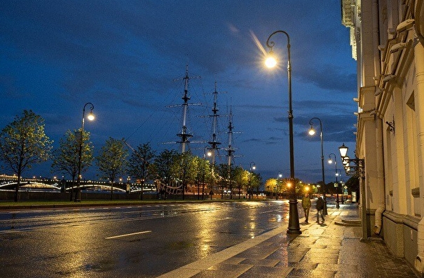 Новая художественная подсветка украсила набережную-ровесницу Петербурга к 320-летию города