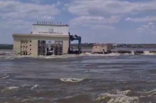 МЧС РФ поручило властям Херсонской области провести предварительную оценку ущерба после разрушения Каховской ГЭС