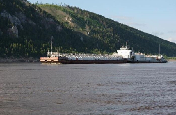 Поврежденный танкер "Ерофей Хабаров" прибыл в Якутию для ремонта