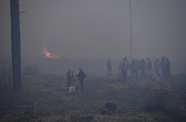Тринадцать домов горят в свердловской деревне Шайдуриха, эвакуировано почти 60 человек
