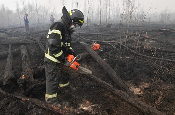 Пожарных из Коми отправили тушить горящие леса ХМАО