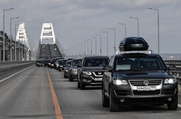 Пробка на подъезде к Крымскому мосту со стороны Кубани превысила 600 машин, ожидание - 3 часа