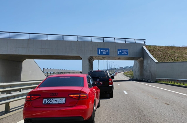 Менее 150 машин ждут в очереди у Крымского моста со стороны полуострова