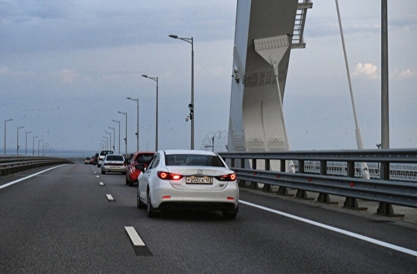 Автомобильных пробок нет с обеих сторон Крымского моста