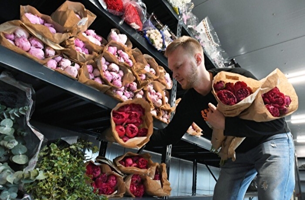 Более 160 тонн цветов привезли в Екатеринбург перед 1 сентября