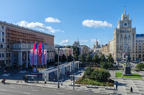 Более 4,5 тыс. флагов и декоративных конструкций украсили Москву ко Дню города